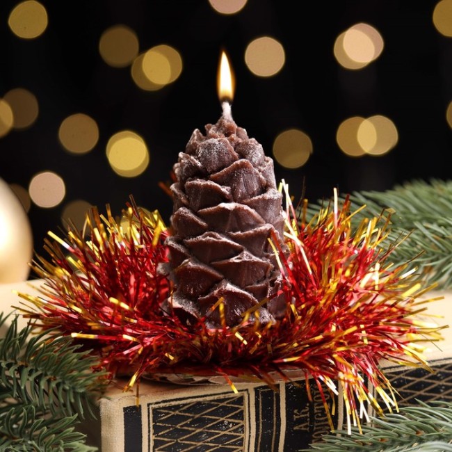 Свеча новогодняя "Шишка с еловым декором", 7 см, коричневая МИКС