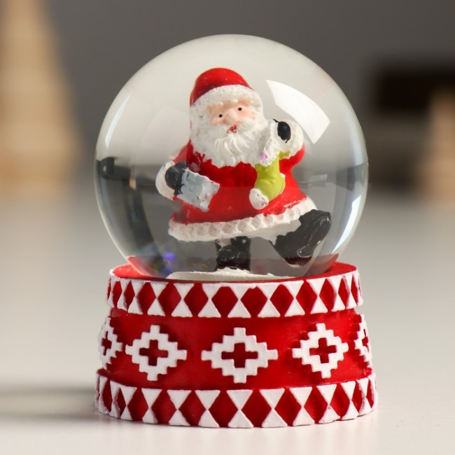 Сувенир полистоун водяной шар "Дедушка Мороз с подарками" 4,5х4,5х6,5 см