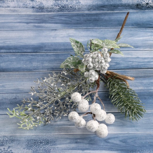 Декор "Зимняя магия" хвоя листья белые ягоды, 24 см
