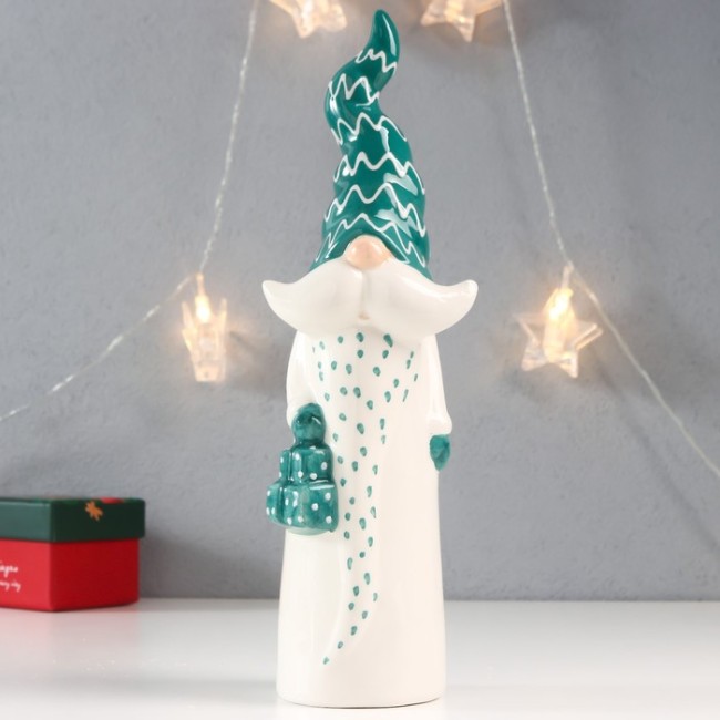 Сувенир керамика "Дед Мороз - усатый, зелёный колпак-зигзаг, с подарками" 26,9х8х6,7 см
